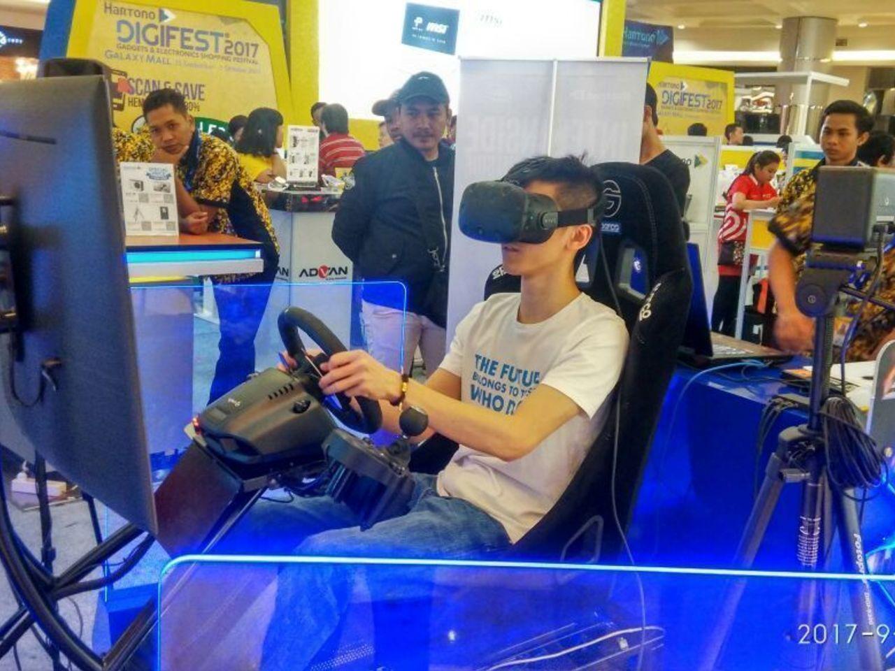 VR RACING MOTION SIMULATOR with Intel Indonesia Intel VR RACING MOTION SIMULATOR with Intel Indonesia Intel