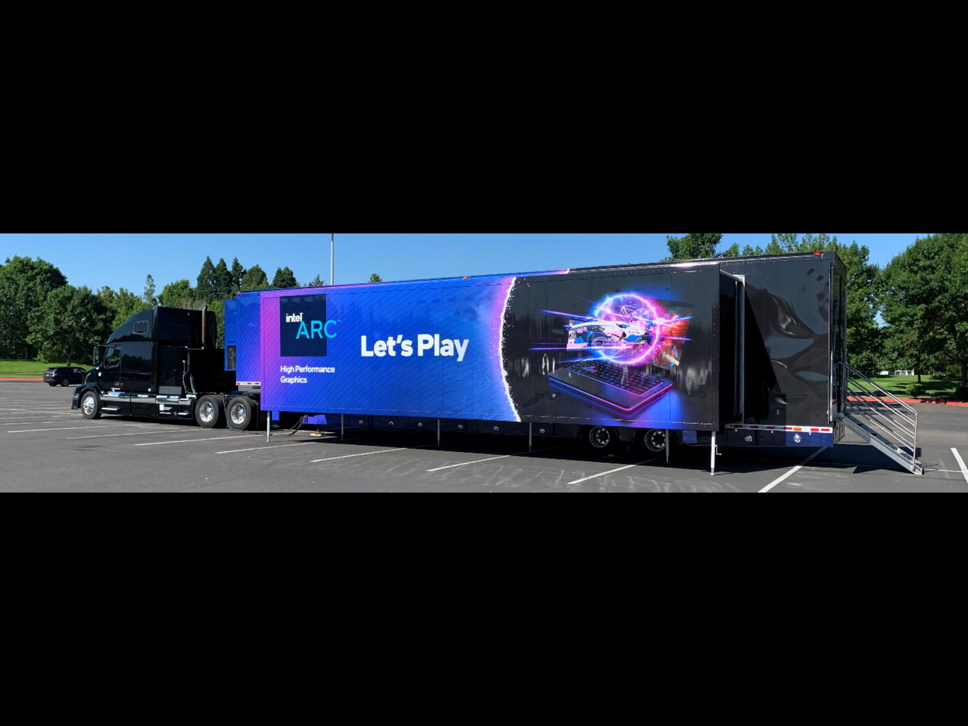 Intel® Arc™ Gaming Truck Makes its First Stop!