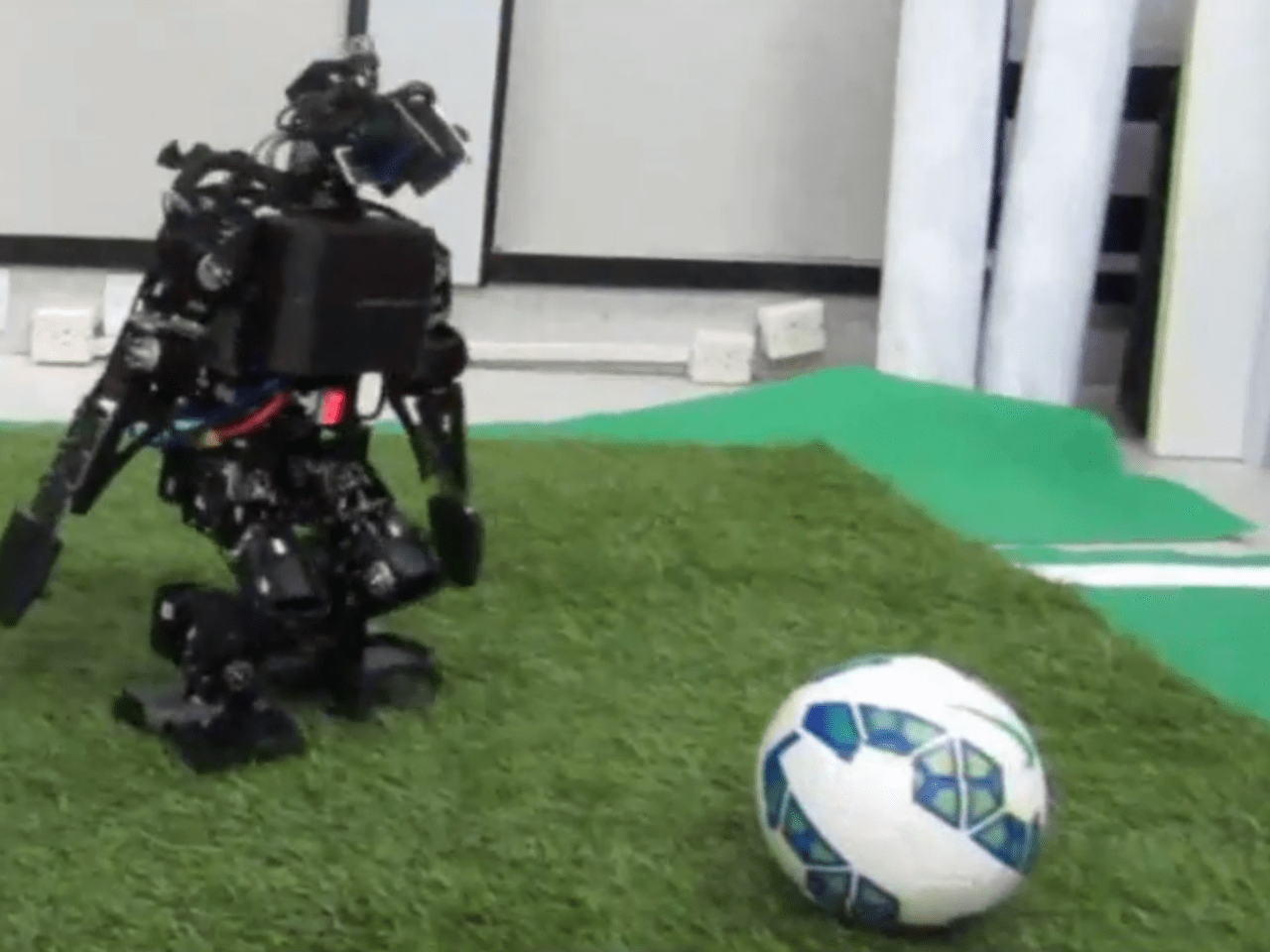 Ball detector for a soccer player Humanoid Robot using Deeplearning