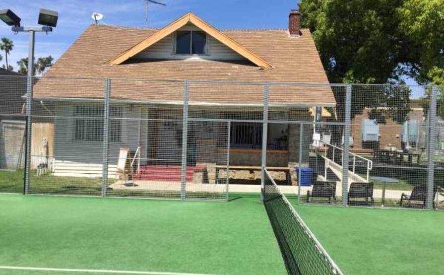 Paddleboard court available in bright and sunny Hollywood, off Sunset Blvd Paddleboard court available in bright and sunny Hollywood, off Sunset Blvd
