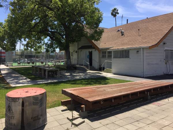 Paddleboard court available in bright and sunny Hollywood, off Sunset Blvd Paddleboard court available in bright and sunny Hollywood, off Sunset Blvd