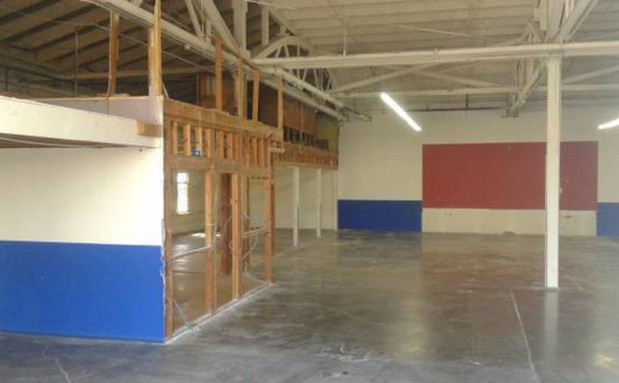 FANTASTIC OPPORTUNITY WAREHOUSE AND OFFICES FANTASTIC OPPORTUNITY WAREHOUSE AND OFFICES