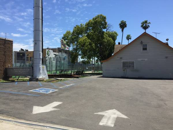 Paddleboard court available in bright and sunny Hollywood, off Sunset Blvd Paddleboard court available in bright and sunny Hollywood, off Sunset Blvd
